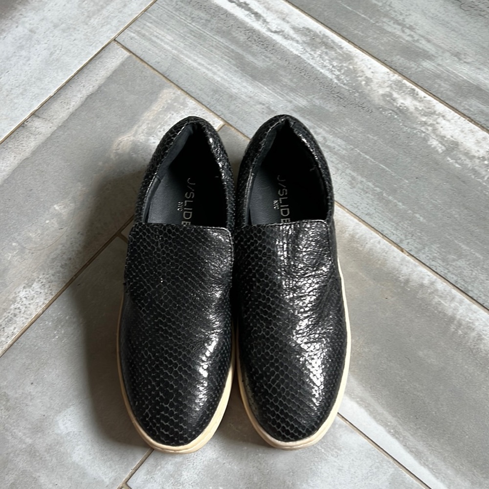 JSlides Sneakers